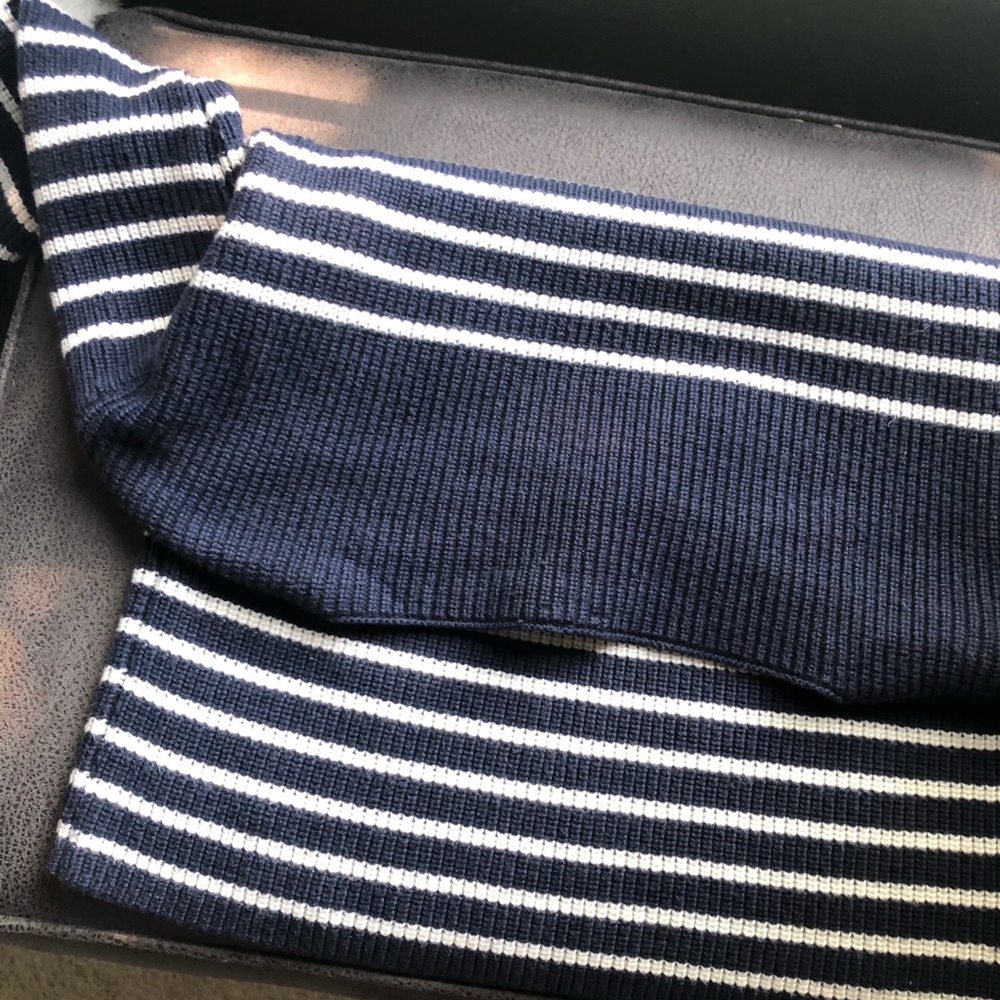 GAP Sweater - Picture 5 of 5
